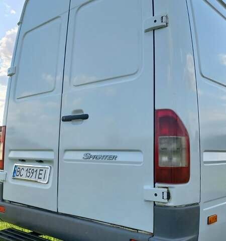 Белый Мерседес Sprinter, объемом двигателя 2.7 л и пробегом 385 тыс. км за 21500 $, фото 2 на Automoto.ua