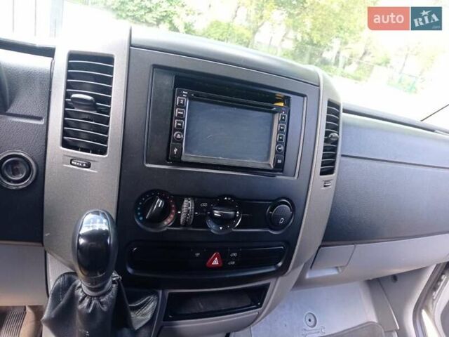 Белый Мерседес Sprinter, объемом двигателя 2.2 л и пробегом 850 тыс. км за 8700 $, фото 4 на Automoto.ua