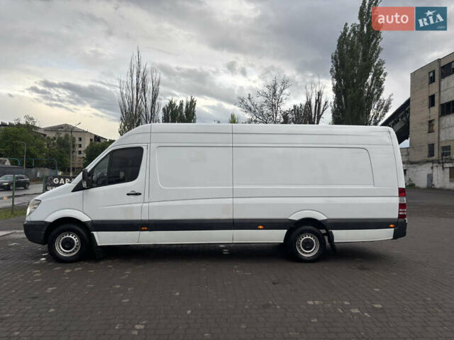 Белый Мерседес Sprinter, объемом двигателя 2.15 л и пробегом 306 тыс. км за 13000 $, фото 2 на Automoto.ua