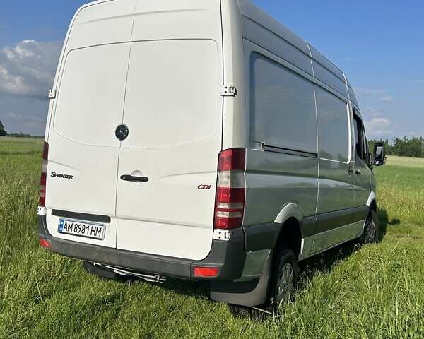 Білий Мерседес Sprinter, об'ємом двигуна 2.15 л та пробігом 331 тис. км за 13999 $, фото 12 на Automoto.ua