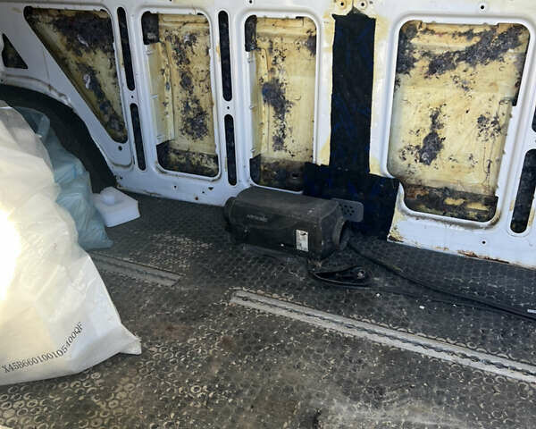 Белый Мерседес Sprinter, объемом двигателя 2.99 л и пробегом 670 тыс. км за 10000 $, фото 15 на Automoto.ua