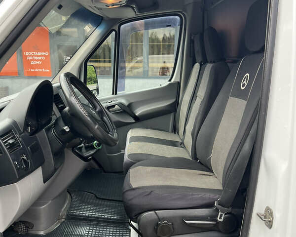 Белый Мерседес Sprinter, объемом двигателя 2.2 л и пробегом 282 тыс. км за 11800 $, фото 9 на Automoto.ua