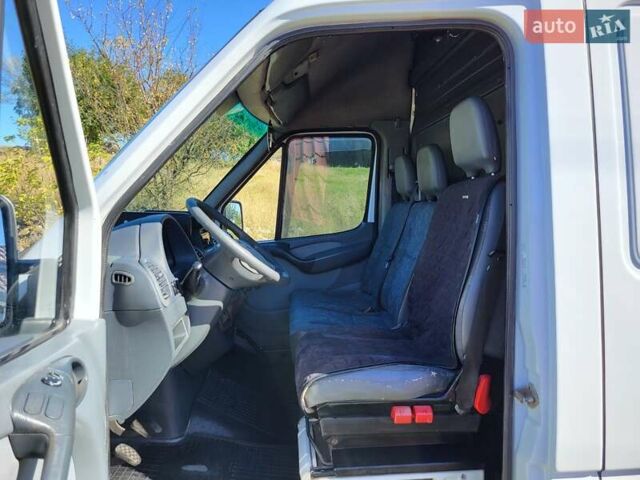 Белый Мерседес Sprinter, объемом двигателя 2.7 л и пробегом 188 тыс. км за 17112 $, фото 22 на Automoto.ua