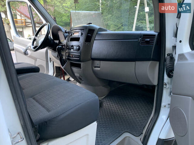 Белый Мерседес Sprinter, объемом двигателя 2.15 л и пробегом 620 тыс. км за 15999 $, фото 24 на Automoto.ua