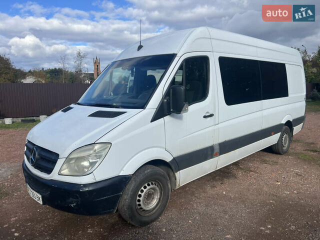 Белый Мерседес Sprinter, объемом двигателя 2.99 л и пробегом 670 тыс. км за 10000 $, фото 1 на Automoto.ua