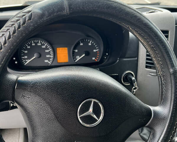 Белый Мерседес Sprinter, объемом двигателя 2.2 л и пробегом 282 тыс. км за 11800 $, фото 11 на Automoto.ua