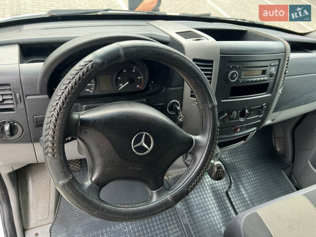 Белый Мерседес Sprinter, объемом двигателя 2.2 л и пробегом 282 тыс. км за 11800 $, фото 8 на Automoto.ua