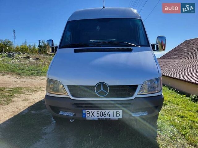 Белый Мерседес Sprinter, объемом двигателя 2.7 л и пробегом 188 тыс. км за 17112 $, фото 3 на Automoto.ua