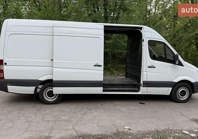 Белый Мерседес Sprinter, объемом двигателя 2.2 л и пробегом 300 тыс. км за 10900 $, фото 10 на Automoto.ua