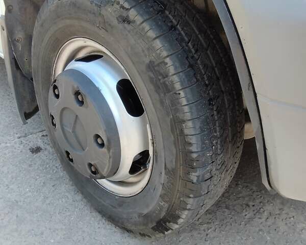 Белый Мерседес Sprinter, объемом двигателя 2.7 л и пробегом 350 тыс. км за 18100 $, фото 49 на Automoto.ua