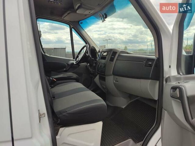 Белый Мерседес Sprinter, объемом двигателя 3 л и пробегом 560 тыс. км за 14300 $, фото 9 на Automoto.ua