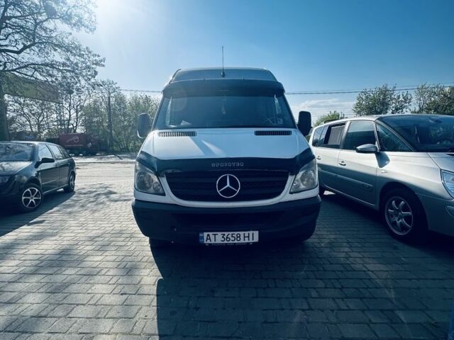 Белый Мерседес Sprinter, объемом двигателя 2.1 л и пробегом 800 тыс. км за 11500 $, фото 4 на Automoto.ua