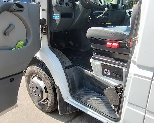 Белый Мерседес Sprinter, объемом двигателя 2.7 л и пробегом 350 тыс. км за 18100 $, фото 15 на Automoto.ua