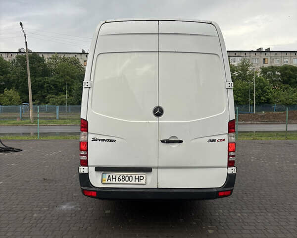 Белый Мерседес Sprinter, объемом двигателя 2.15 л и пробегом 306 тыс. км за 13000 $, фото 3 на Automoto.ua