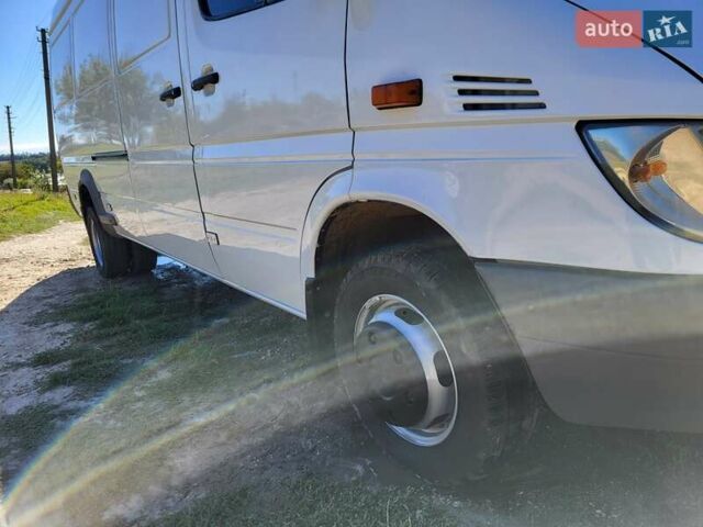 Белый Мерседес Sprinter, объемом двигателя 2.7 л и пробегом 188 тыс. км за 17112 $, фото 5 на Automoto.ua