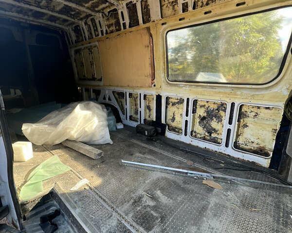 Белый Мерседес Sprinter, объемом двигателя 2.99 л и пробегом 670 тыс. км за 10000 $, фото 13 на Automoto.ua