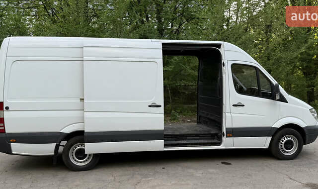 Белый Мерседес Sprinter, объемом двигателя 2.2 л и пробегом 300 тыс. км за 10900 $, фото 11 на Automoto.ua