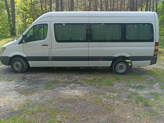 Белый Мерседес Sprinter, объемом двигателя 2.1 л и пробегом 640 тыс. км за 15000 $, фото 3 на Automoto.ua