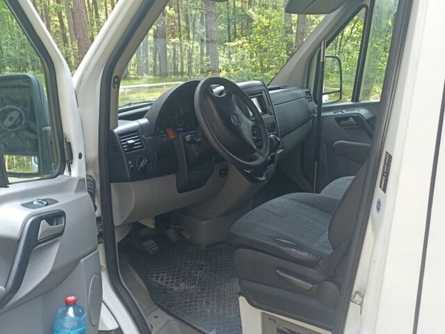 Белый Мерседес Sprinter, объемом двигателя 2.1 л и пробегом 640 тыс. км за 15000 $, фото 6 на Automoto.ua