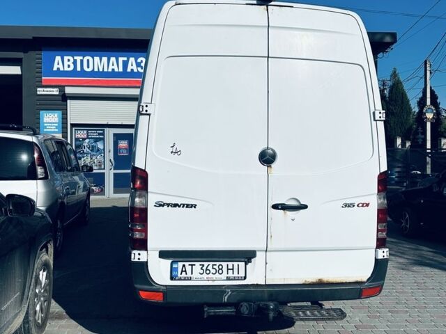 Белый Мерседес Sprinter, объемом двигателя 2.1 л и пробегом 800 тыс. км за 11500 $, фото 3 на Automoto.ua
