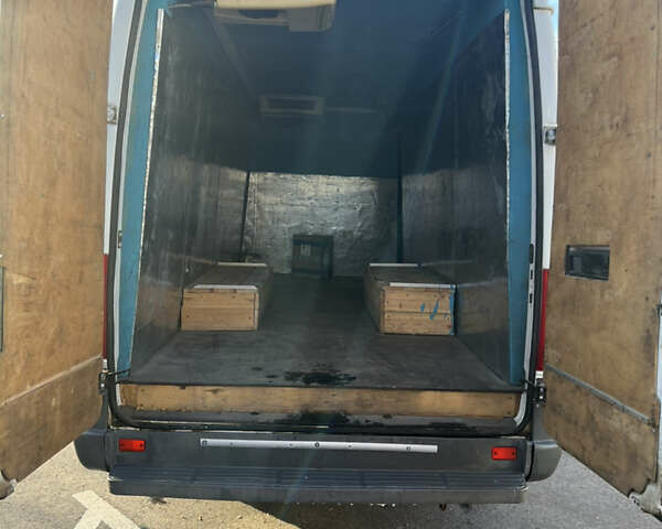 Белый Мерседес Sprinter, объемом двигателя 2.7 л и пробегом 407 тыс. км за 21555 $, фото 19 на Automoto.ua