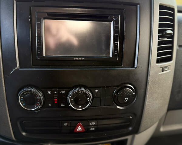 Белый Мерседес Sprinter, объемом двигателя 2.99 л и пробегом 333 тыс. км за 16900 $, фото 19 на Automoto.ua