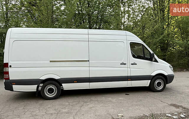 Белый Мерседес Sprinter, объемом двигателя 2.2 л и пробегом 300 тыс. км за 10900 $, фото 6 на Automoto.ua