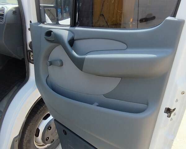 Белый Мерседес Sprinter, объемом двигателя 2.7 л и пробегом 350 тыс. км за 18100 $, фото 28 на Automoto.ua