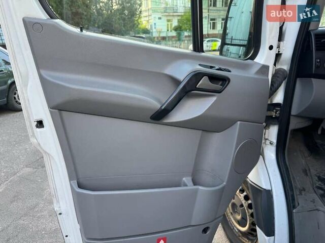 Белый Мерседес Sprinter, объемом двигателя 3 л и пробегом 577 тыс. км за 11390 $, фото 8 на Automoto.ua
