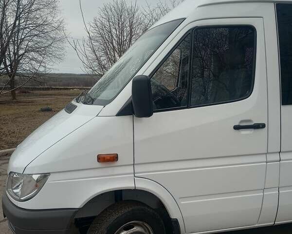 Білий Мерседес Sprinter, об'ємом двигуна 2.69 л та пробігом 182 тис. км за 23993 $, фото 2 на Automoto.ua