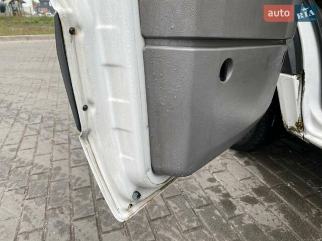 Белый Мерседес Sprinter, объемом двигателя 2.99 л и пробегом 390 тыс. км за 17500 $, фото 23 на Automoto.ua