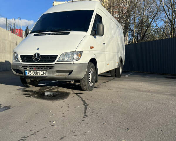 Белый Мерседес Sprinter, объемом двигателя 2.7 л и пробегом 407 тыс. км за 21555 $, фото 6 на Automoto.ua
