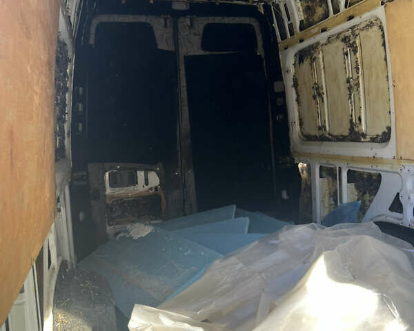 Белый Мерседес Sprinter, объемом двигателя 2.99 л и пробегом 670 тыс. км за 10000 $, фото 16 на Automoto.ua