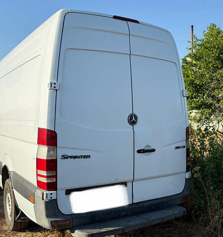 Белый Мерседес Sprinter, объемом двигателя 2.99 л и пробегом 508 тыс. км за 12800 $, фото 1 на Automoto.ua