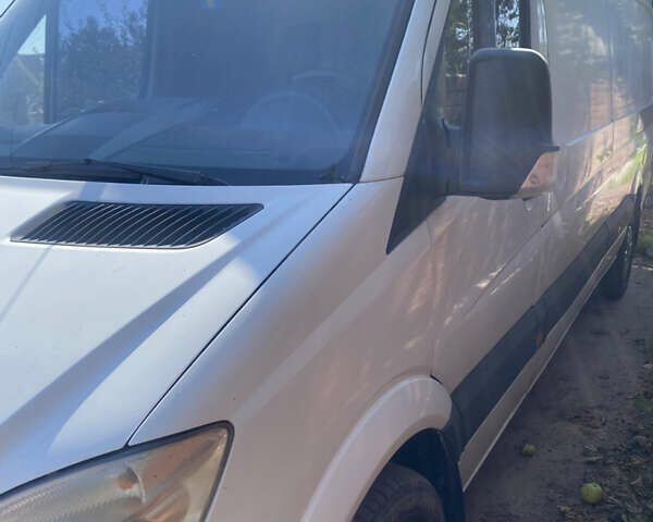 Белый Мерседес Sprinter, объемом двигателя 3 л и пробегом 670 тыс. км за 14300 $, фото 2 на Automoto.ua