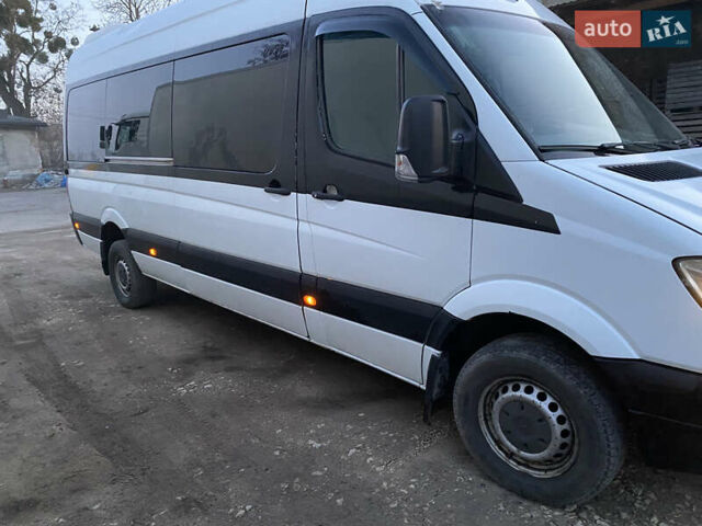 Белый Мерседес Sprinter, объемом двигателя 2.99 л и пробегом 750 тыс. км за 13800 $, фото 2 на Automoto.ua