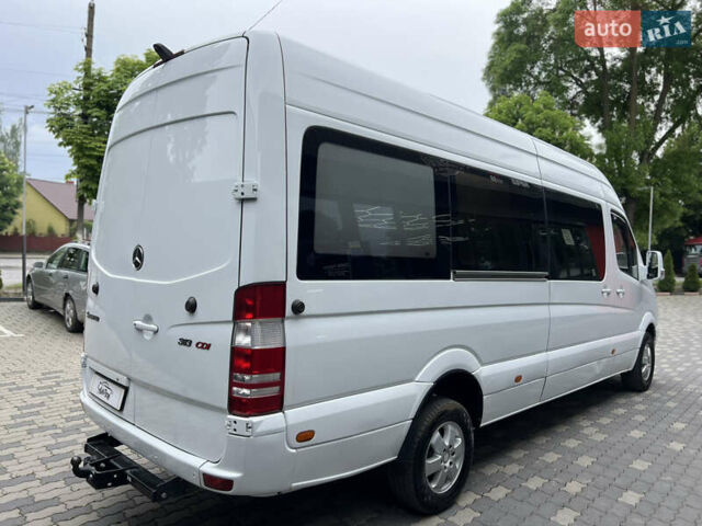 Белый Мерседес Sprinter, объемом двигателя 2.99 л и пробегом 490 тыс. км за 19500 $, фото 6 на Automoto.ua