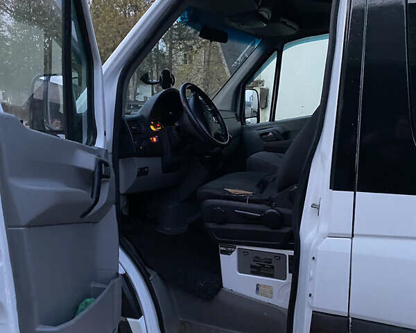 Белый Мерседес Sprinter, объемом двигателя 2.99 л и пробегом 750 тыс. км за 13800 $, фото 6 на Automoto.ua