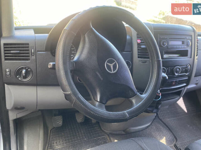 Белый Мерседес Sprinter, объемом двигателя 3 л и пробегом 670 тыс. км за 14300 $, фото 1 на Automoto.ua