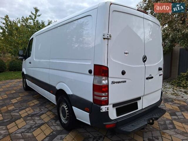 Белый Мерседес Sprinter, объемом двигателя 2.14 л и пробегом 354 тыс. км за 11800 $, фото 3 на Automoto.ua
