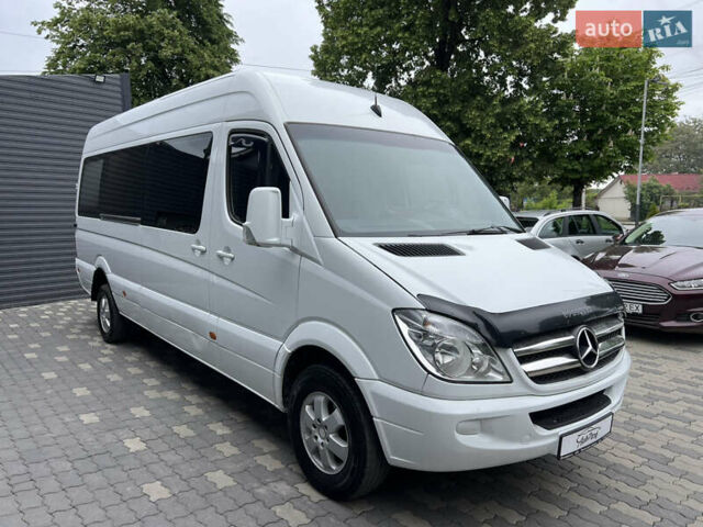 Белый Мерседес Sprinter, объемом двигателя 2.99 л и пробегом 490 тыс. км за 19500 $, фото 4 на Automoto.ua