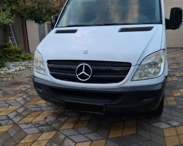 Белый Мерседес Sprinter, объемом двигателя 2.14 л и пробегом 354 тыс. км за 11800 $, фото 1 на Automoto.ua