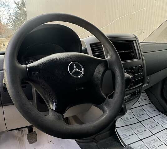 Белый Мерседес Sprinter, объемом двигателя 2.1 л и пробегом 415 тыс. км за 11000 $, фото 2 на Automoto.ua