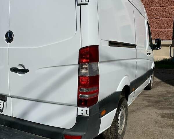 Белый Мерседес Sprinter, объемом двигателя 2.1 л и пробегом 353 тыс. км за 12500 $, фото 5 на Automoto.ua