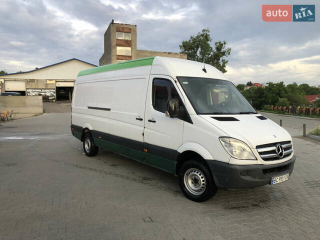Белый Мерседес Sprinter, объемом двигателя 2.1 л и пробегом 475 тыс. км за 6900 $, фото 4 на Automoto.ua