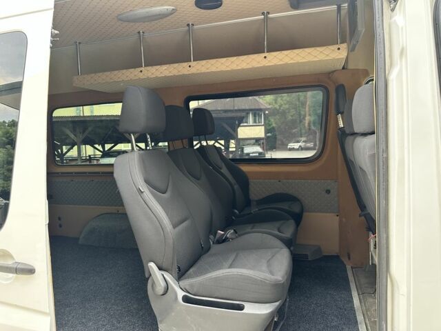 Белый Мерседес Sprinter, объемом двигателя 2.1 л и пробегом 420 тыс. км за 12500 $, фото 7 на Automoto.ua