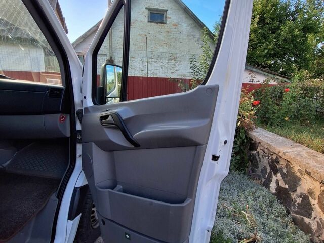 Белый Мерседес Sprinter, объемом двигателя 2.1 л и пробегом 352 тыс. км за 11100 $, фото 2 на Automoto.ua
