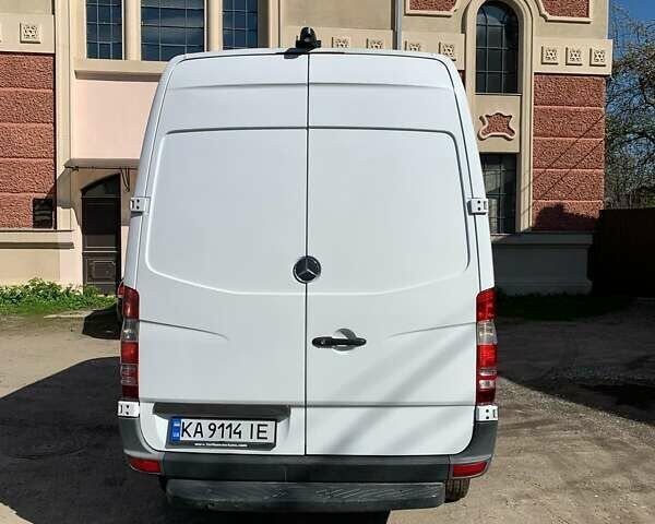 Белый Мерседес Sprinter, объемом двигателя 2.1 л и пробегом 353 тыс. км за 12500 $, фото 3 на Automoto.ua