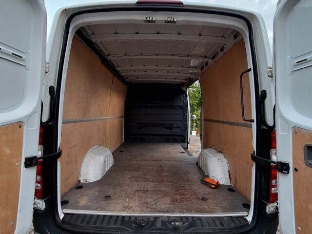 Белый Мерседес Sprinter, объемом двигателя 2.1 л и пробегом 354 тыс. км за 11800 $, фото 10 на Automoto.ua