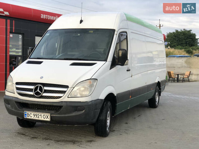 Белый Мерседес Sprinter, объемом двигателя 2.1 л и пробегом 475 тыс. км за 6900 $, фото 8 на Automoto.ua
